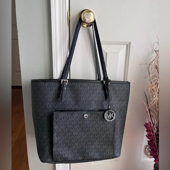 🖤Michael Kors Signature Black Tote Bag🖤 - Picture 14 of 14